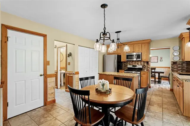 5029 Summit Dr gallery image 15