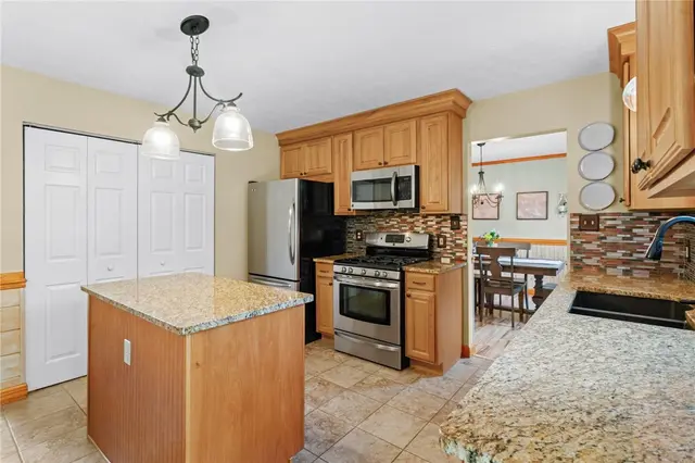 5029 Summit Dr gallery image 17