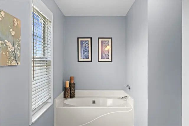 5029 Summit Dr gallery image 18