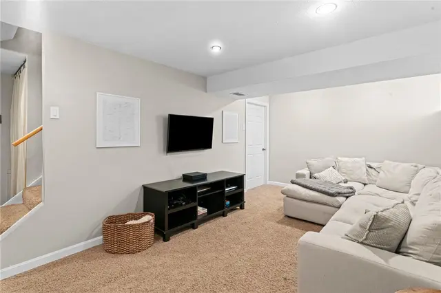 5029 Summit Dr gallery image 30