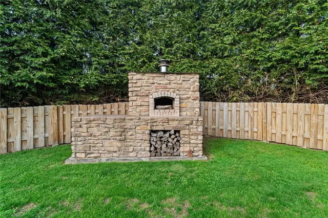 5029 Summit Dr gallery image 32