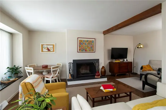 503 Kingsberry Ct gallery image 2