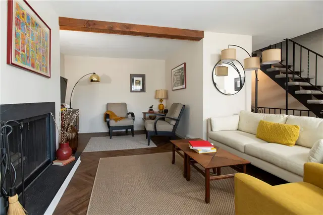 503 Kingsberry Ct gallery image 3
