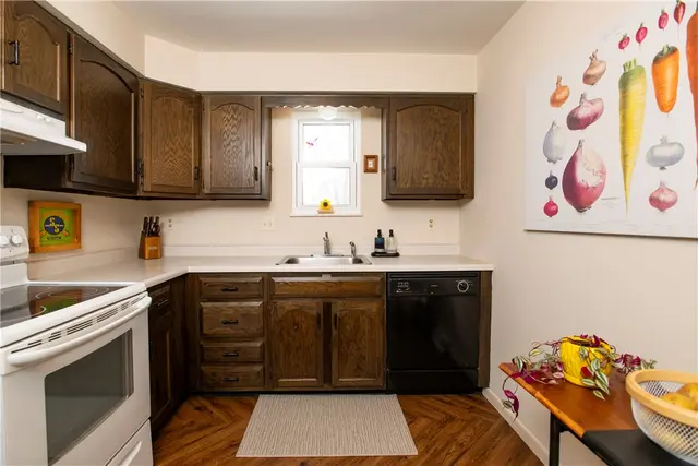 503 Kingsberry Ct gallery image 7