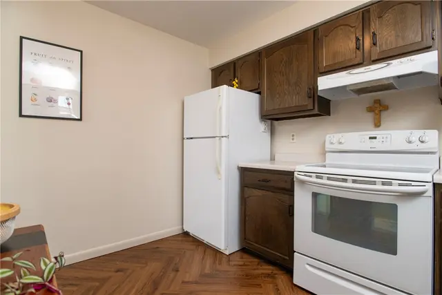 503 Kingsberry Ct gallery image 8