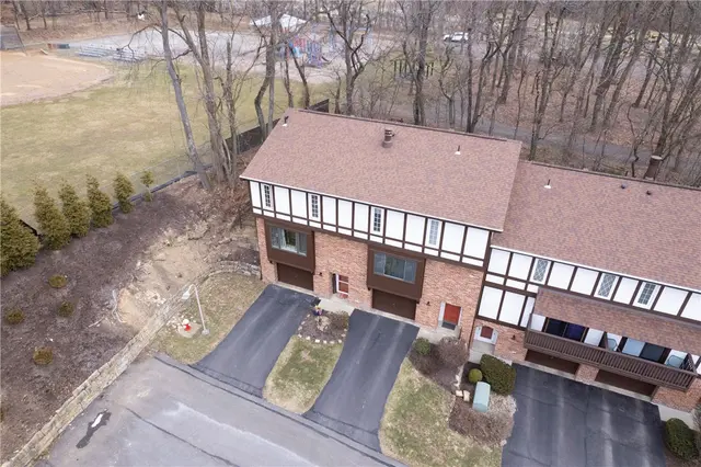 503 Kingsberry Ct gallery image 12