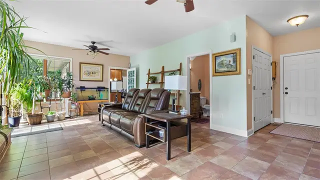 503 Kyle Ct gallery image 16