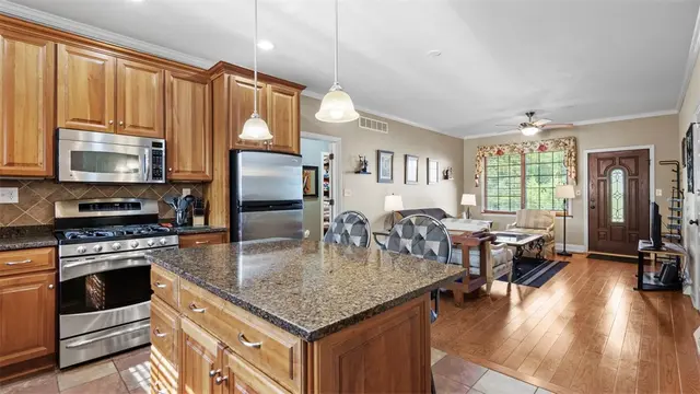 503 Kyle Ct gallery image 19