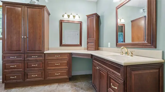 503 Kyle Ct gallery image 22