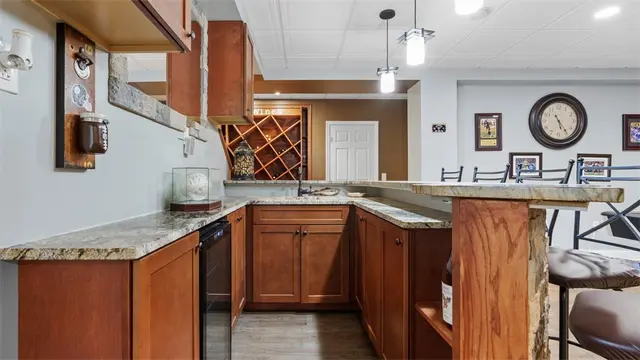 503 Kyle Ct gallery image 33