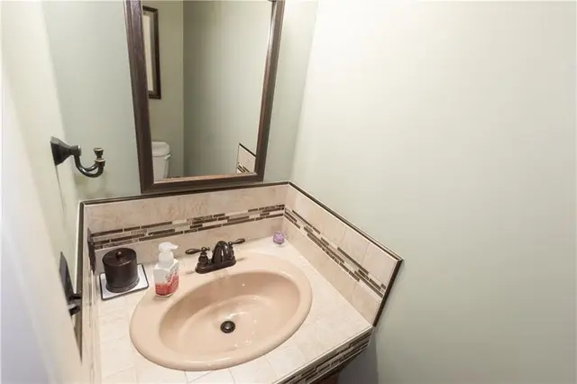 5037 Sunnyslope Dr gallery image 3