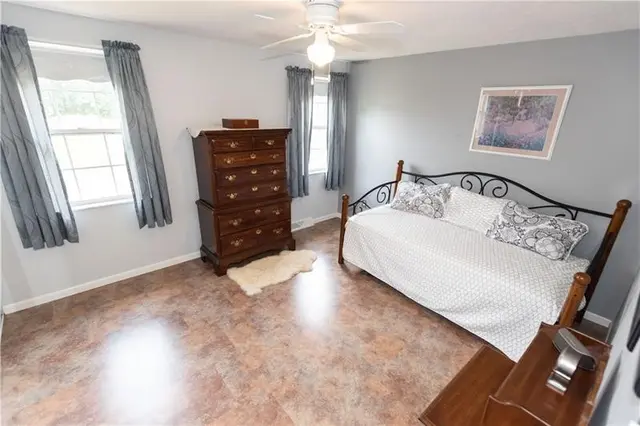 5037 Sunnyslope Dr gallery image 7
