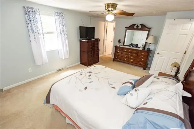 5037 Sunnyslope Dr gallery image 16