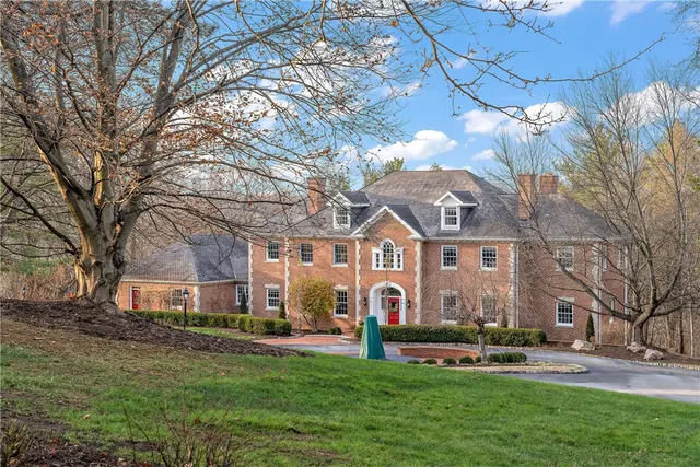 504 Hillside Dr gallery image 2