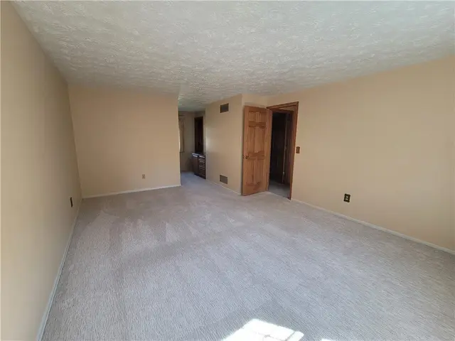 5047 Meadowridge Ln gallery image 17