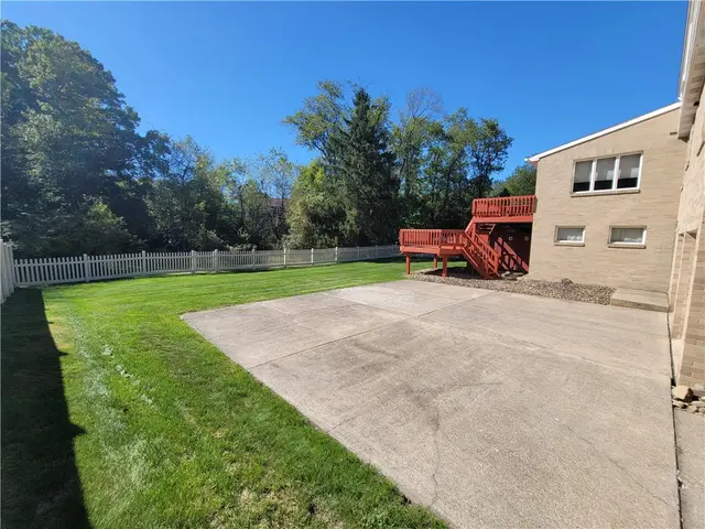 5047 Meadowridge Ln gallery image 23