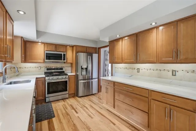 505 Knoll Ct gallery image 3