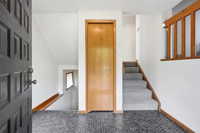 505 Knoll Ct gallery image 6