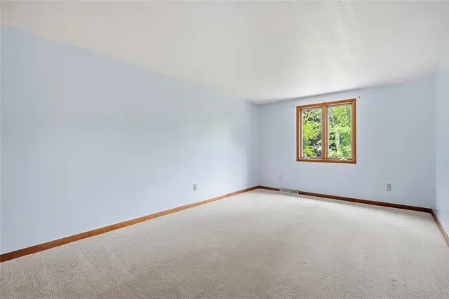 505 Knoll Ct gallery image 9