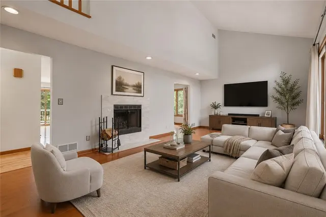 505 Knoll Ct gallery image 11