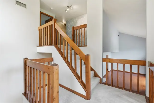 505 Knoll Ct gallery image 13