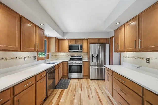 505 Knoll Ct gallery image 18