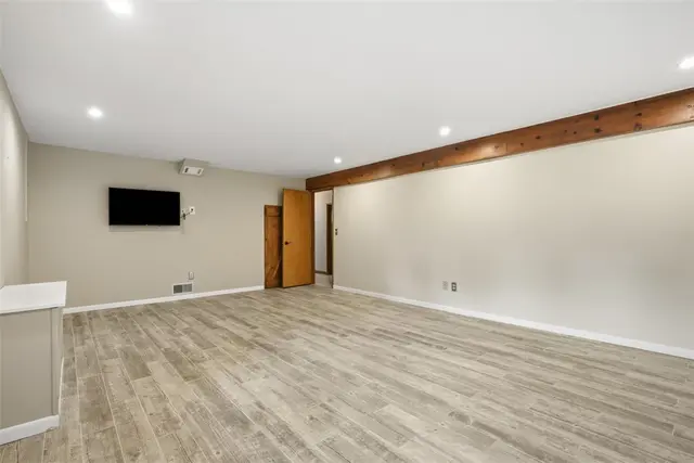 505 Knoll Ct gallery image 27