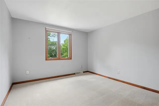 505 Knoll Ct gallery image 32