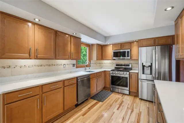 505 Knoll Ct gallery image 37