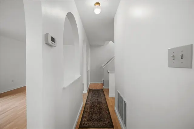 5053 Fountainwood Drive gallery image 2