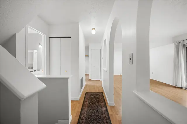 5053 Fountainwood Drive gallery image 6