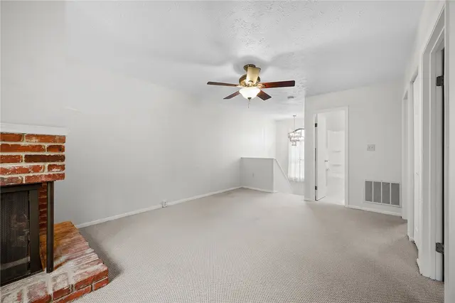 5053 Fountainwood Drive gallery image 9
