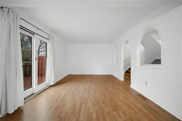 5053 Fountainwood Drive gallery image 11