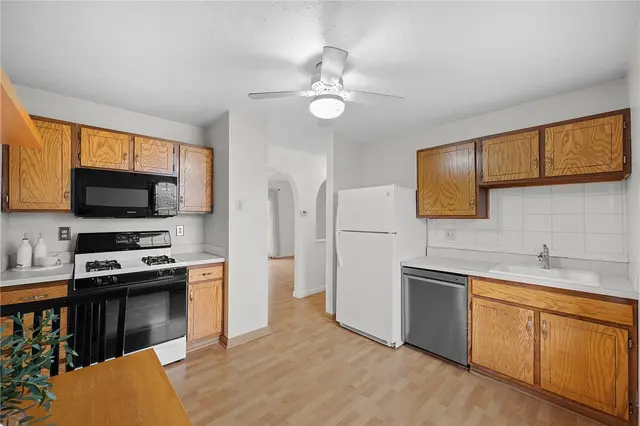 5053 Fountainwood Drive gallery image 14