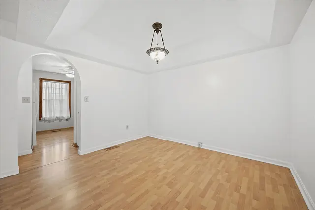 5053 Fountainwood Drive gallery image 17