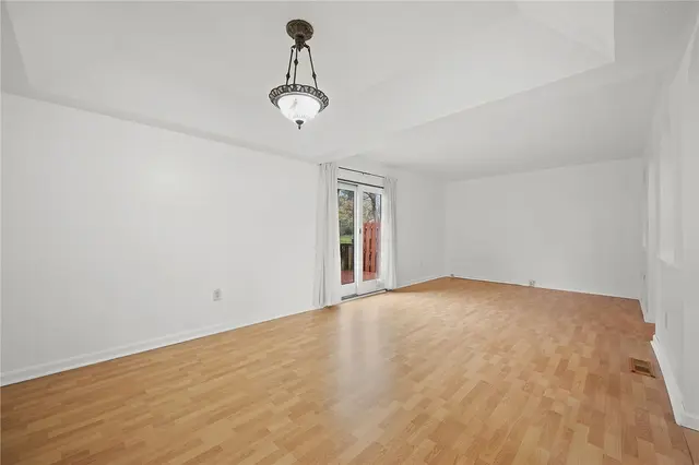 5053 Fountainwood Drive gallery image 18