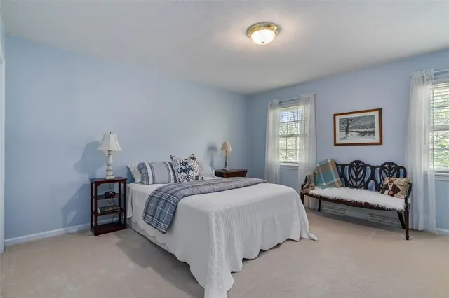 506 Hickory Ct gallery image 2