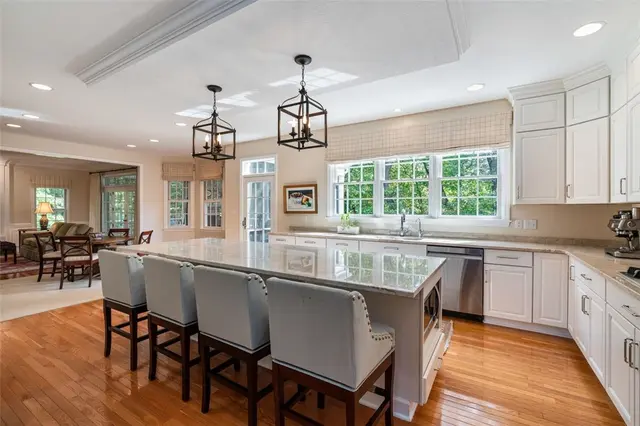 506 Hickory Ct gallery image 6