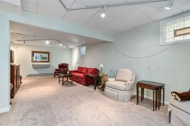 506 Hickory Ct gallery image 15