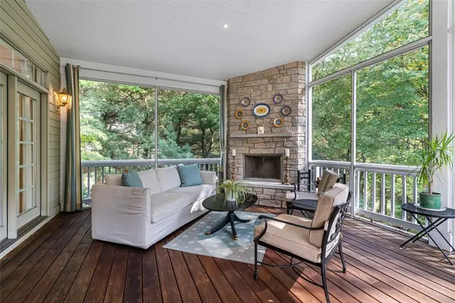 506 Hickory Ct gallery image 23