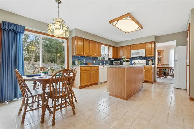 506 Saint Phillips Ct gallery image 4