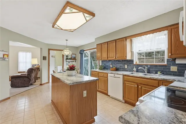 506 Saint Phillips Ct gallery image 6