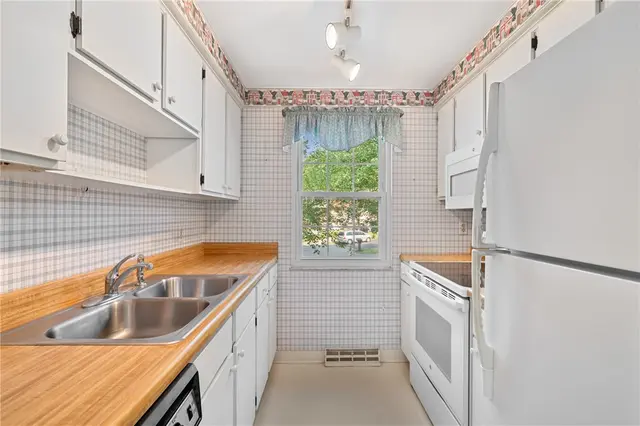5066 Harvest Lane gallery image 2