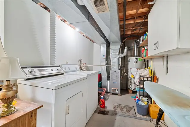 5066 Harvest Lane gallery image 5