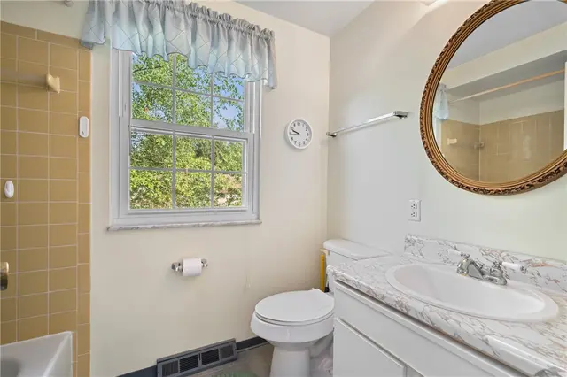 5066 Harvest Lane gallery image 9