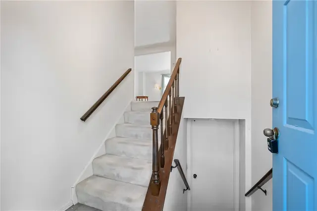 5066 Harvest Lane gallery image 11