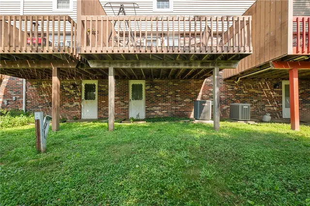 5066 Harvest Lane gallery image 18