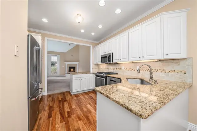 507 E Vanderbilt Dr gallery image 16