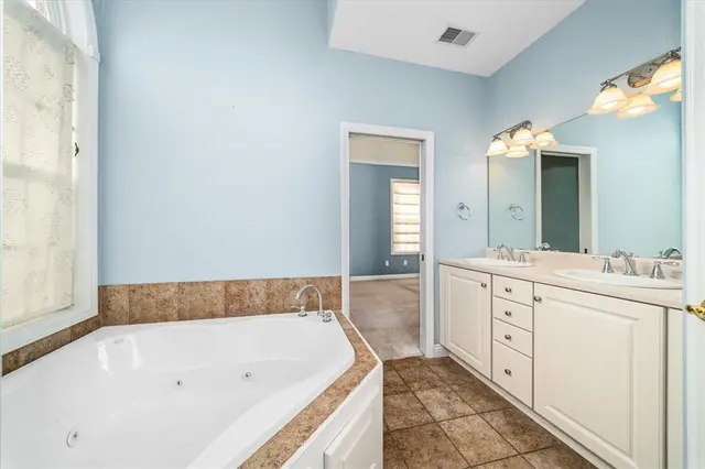 507 E Vanderbilt Dr gallery image 26