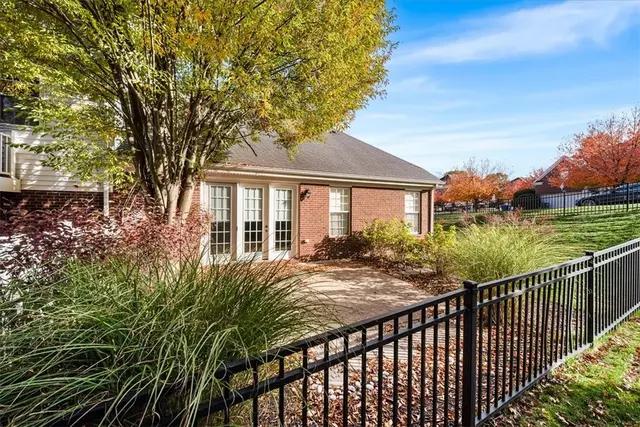 507 E Vanderbilt Dr gallery image 32